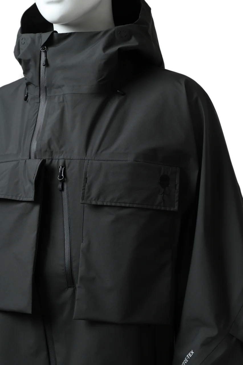 D-VEC x ALMOSTBLACK "GORETEX PRODUCT 3L SHELL" HOODED JACKET (DARK GREY) - Image 17