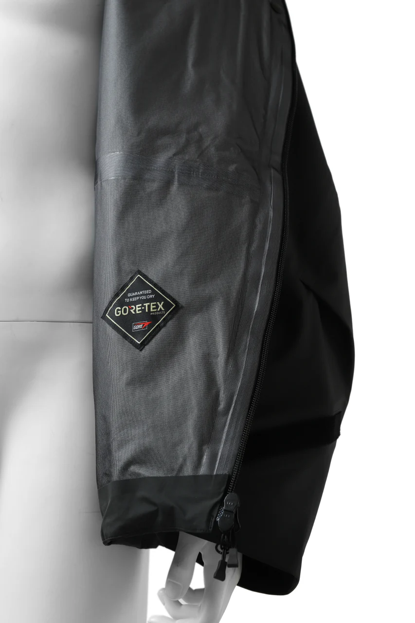 D-VEC x ALMOSTBLACK "GORETEX PRODUCT 3L SHELL" HOODED JACKET (DARK GREY) - Image 27