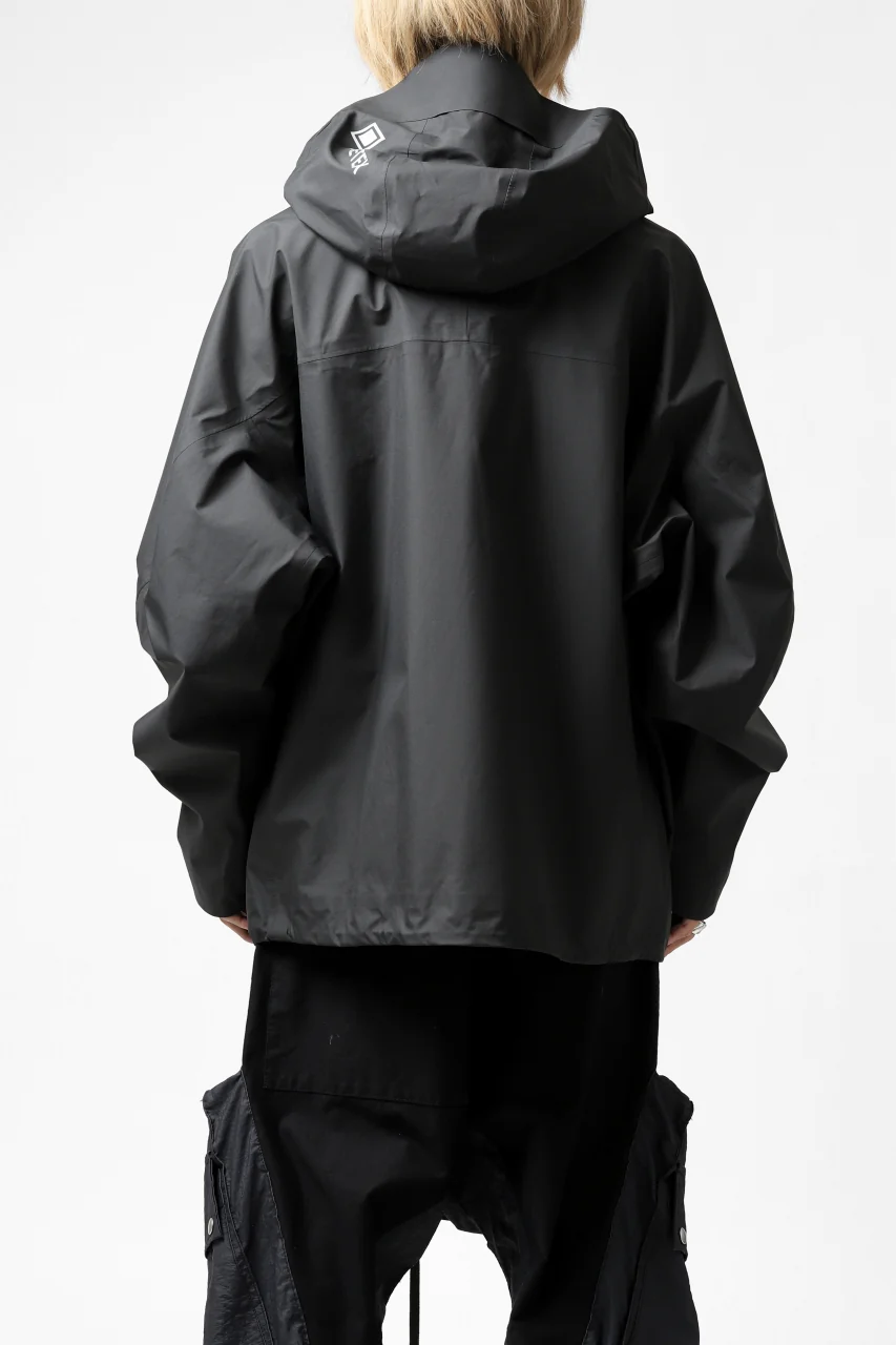 D-VEC x ALMOSTBLACK "GORETEX PRODUCT 3L SHELL" HOODED JACKET (DARK GREY) - Image 35