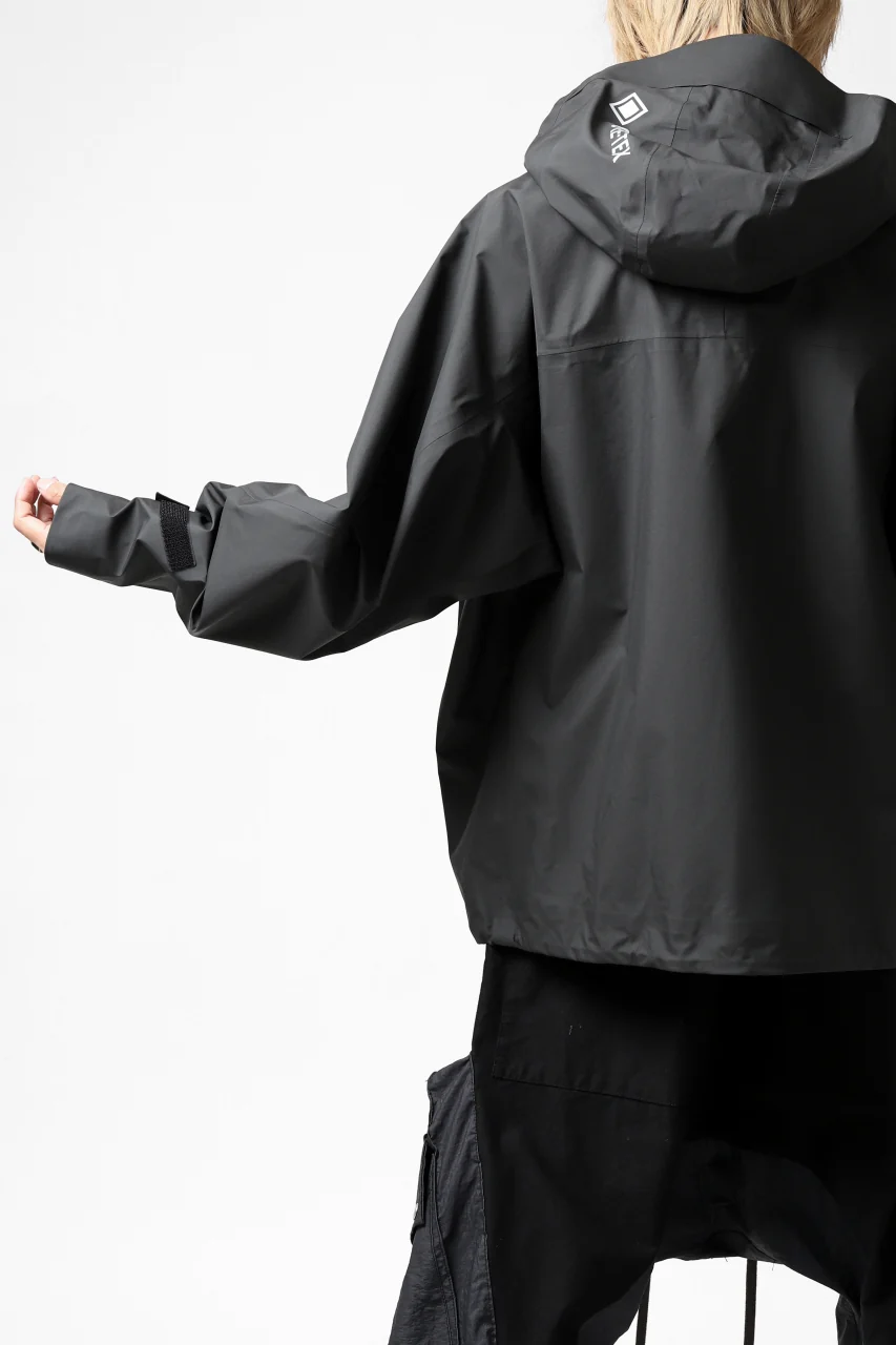 D-VEC x ALMOSTBLACK "GORETEX PRODUCT 3L SHELL" HOODED JACKET (DARK GREY) - Image 38