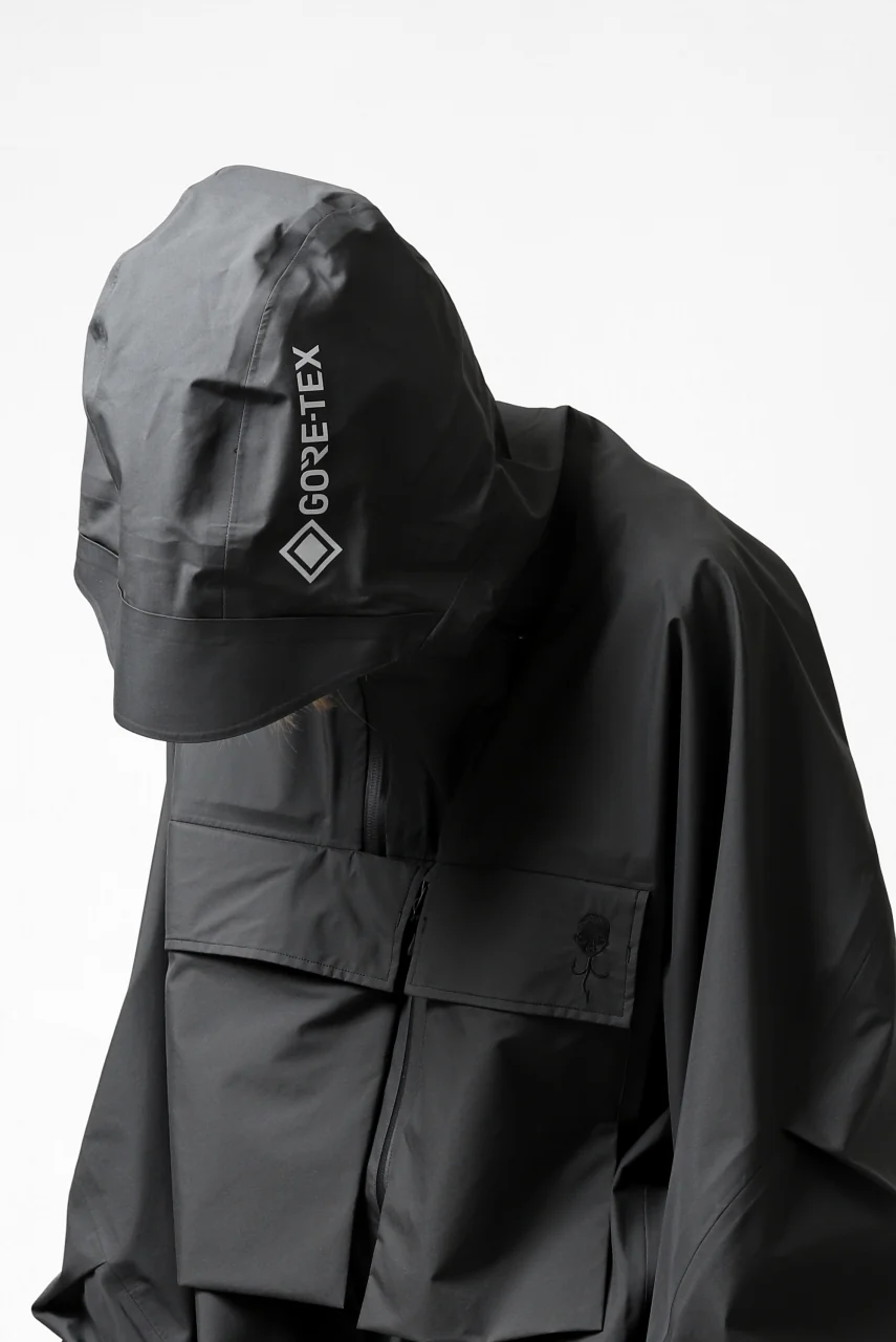 D-VEC x ALMOSTBLACK "GORETEX PRODUCT 3L SHELL" HOODED JACKET (DARK GREY) - Image 46