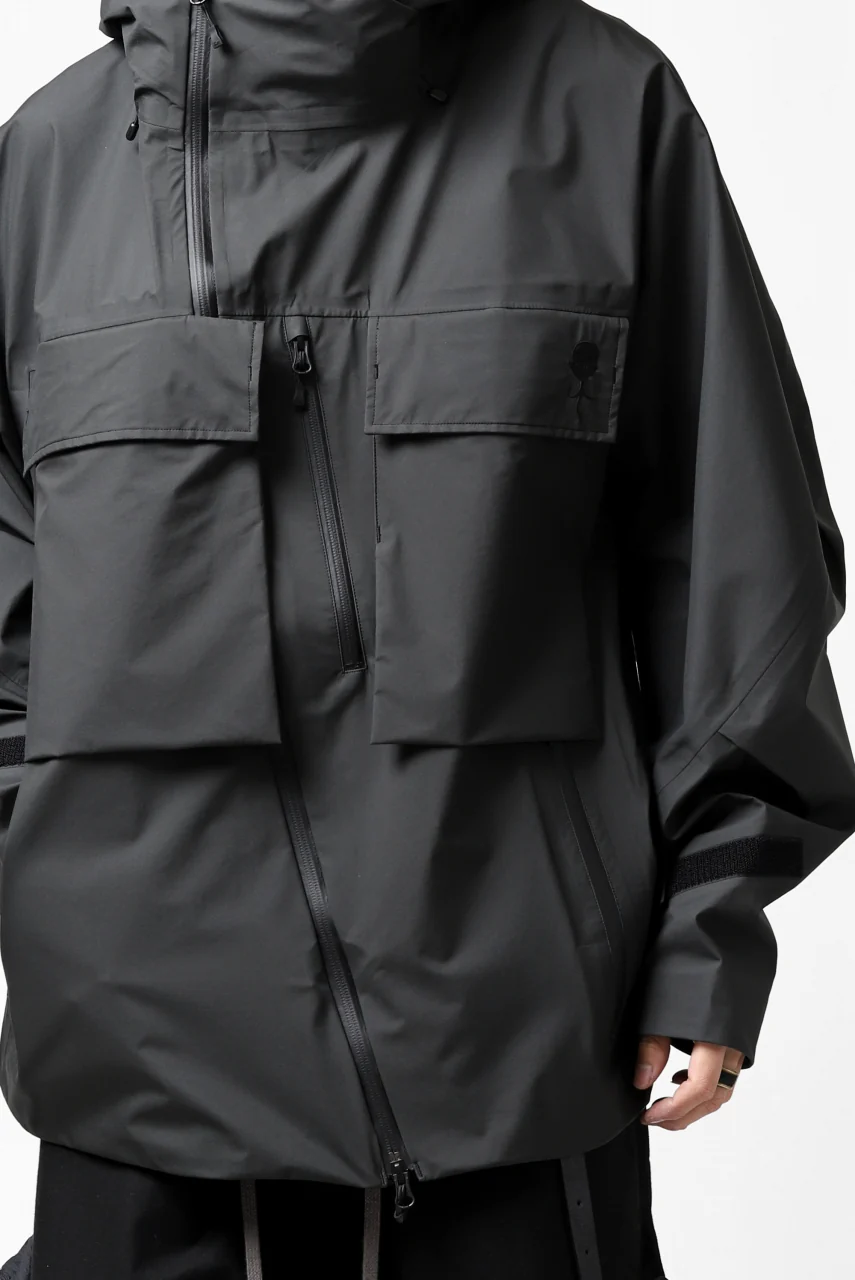D-VEC x ALMOSTBLACK "GORETEX PRODUCT 3L SHELL" HOODED JACKET (DARK GREY) - Image 48