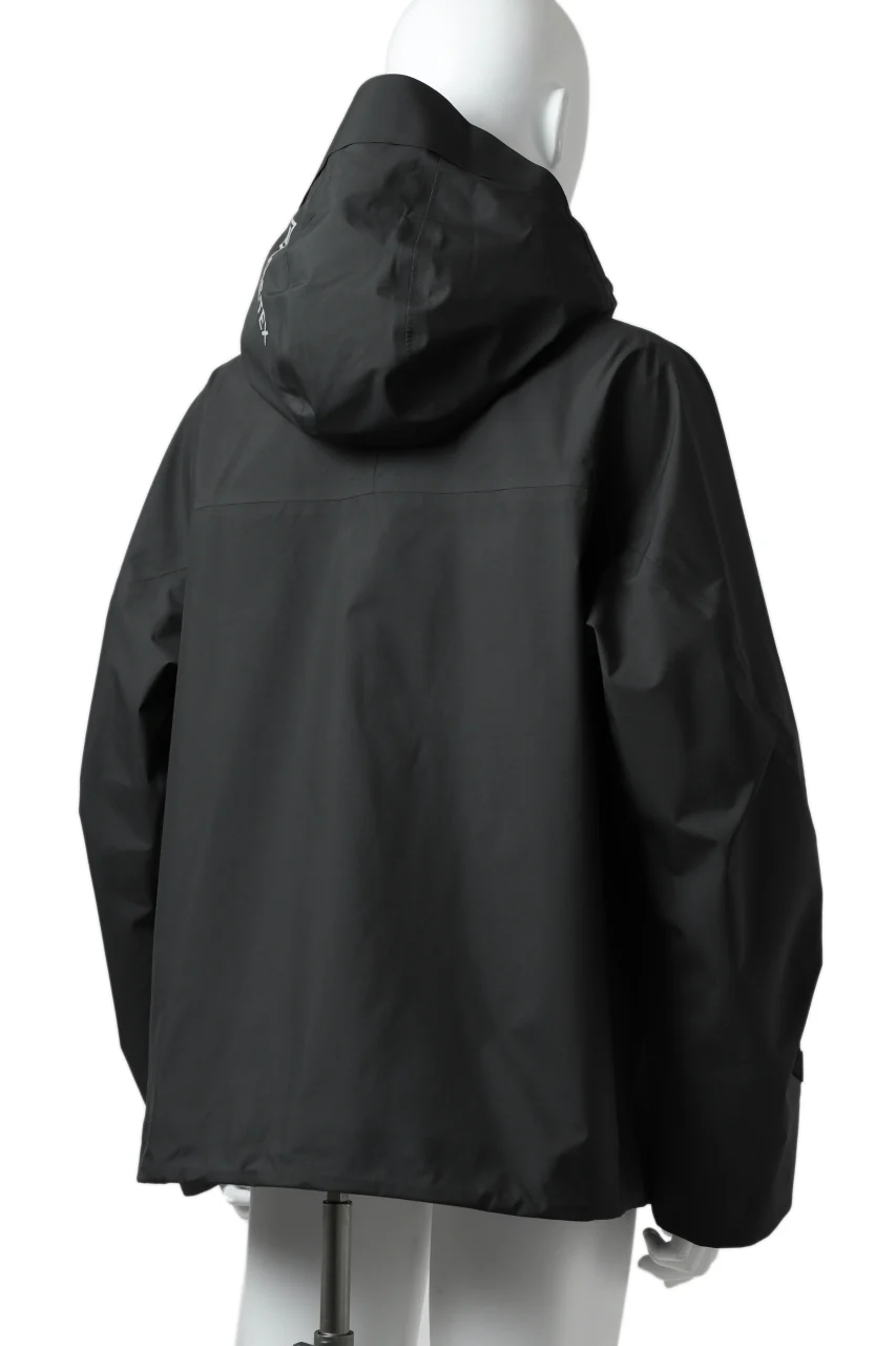 D-VEC x ALMOSTBLACK "GORETEX PRODUCT 3L SHELL" HOODED JACKET (DARK GREY) - Image 5