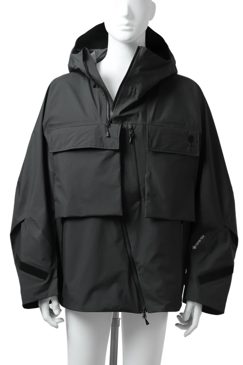 D-VEC x ALMOSTBLACK "GORETEX PRODUCT 3L SHELL" HOODED JACKET (DARK GREY) - Image 6