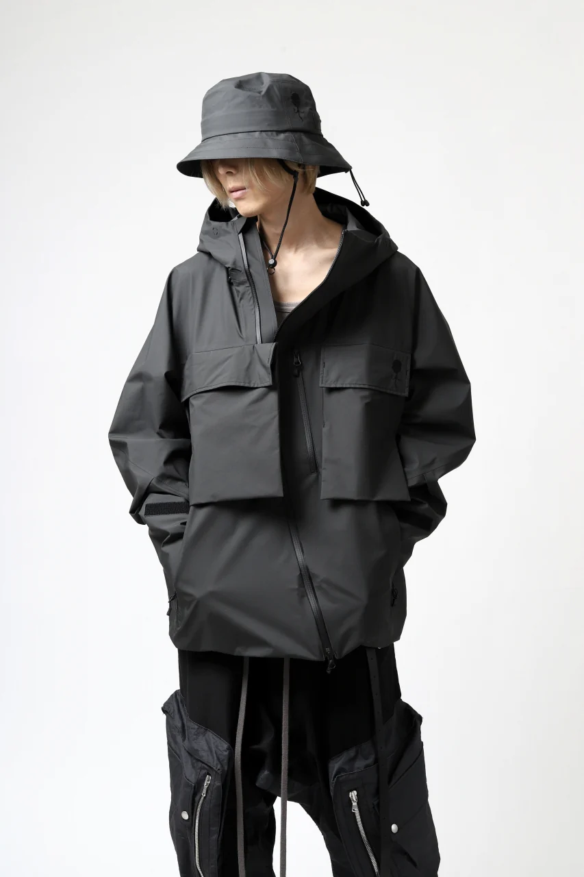 D-VEC x ALMOSTBLACK "GORETEX PRODUCT 3L SHELL" HOODED JACKET (DARK GREY) - Image 64
