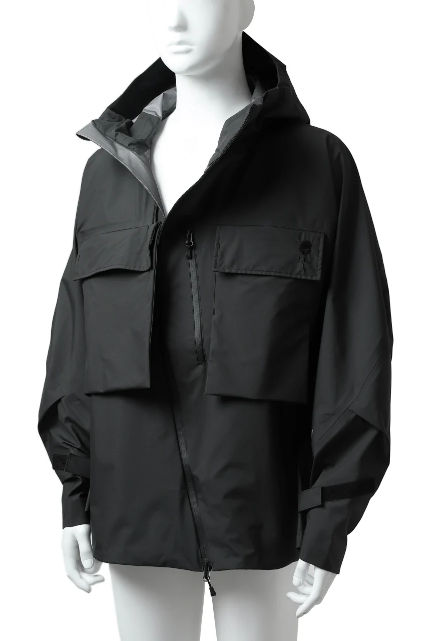 D-VEC x ALMOSTBLACK "GORETEX PRODUCT 3L SHELL" HOODED JACKET (DARK GREY) - Image 7