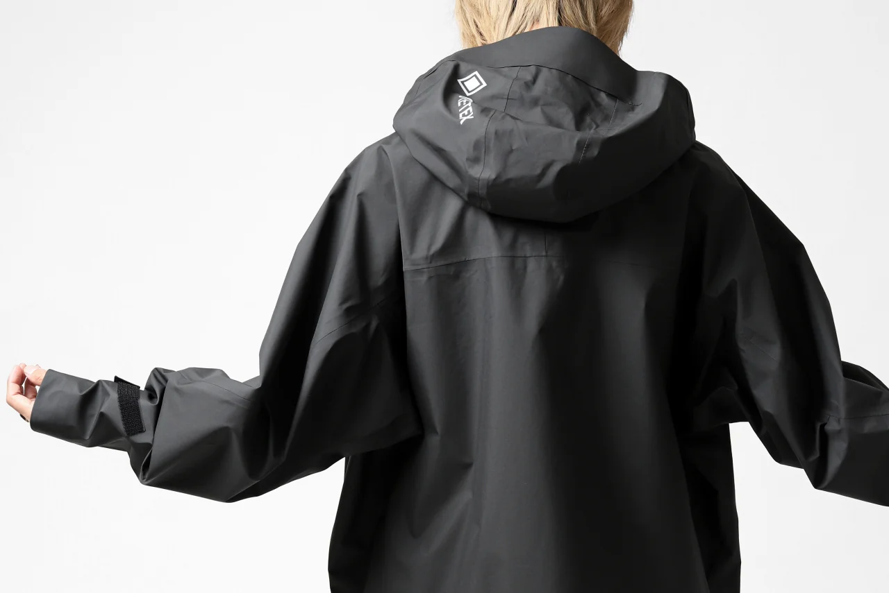 D-VEC x ALMOSTBLACK "GORETEX PRODUCT 3L SHELL" HOODED JACKET (DARK GREY) - Image 71