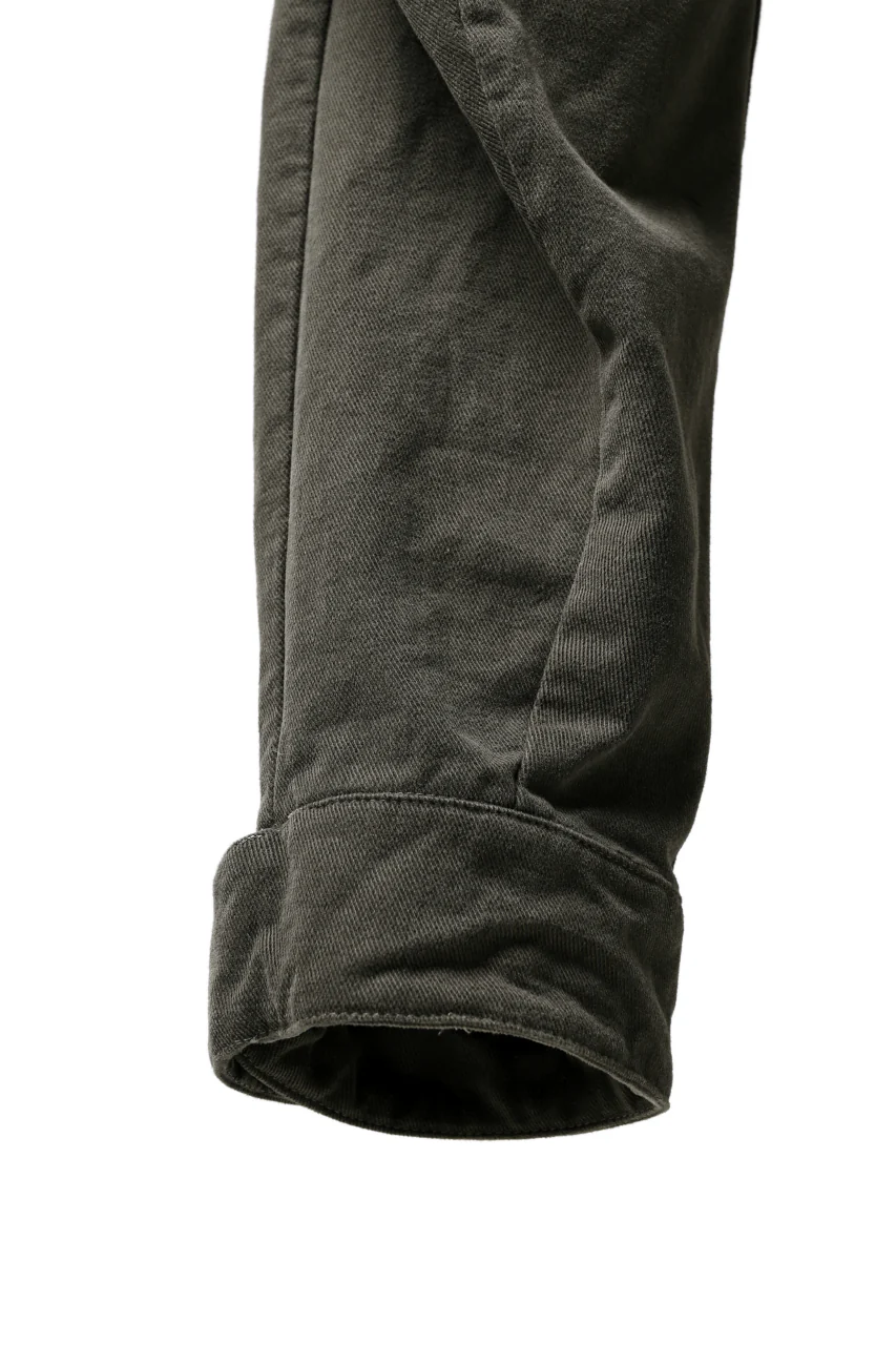 daub CENTRAL SEAM BUTTONS CLOSURE PANTS / SOFT COTTON TWILL (KHAKI GREY) - Image 11