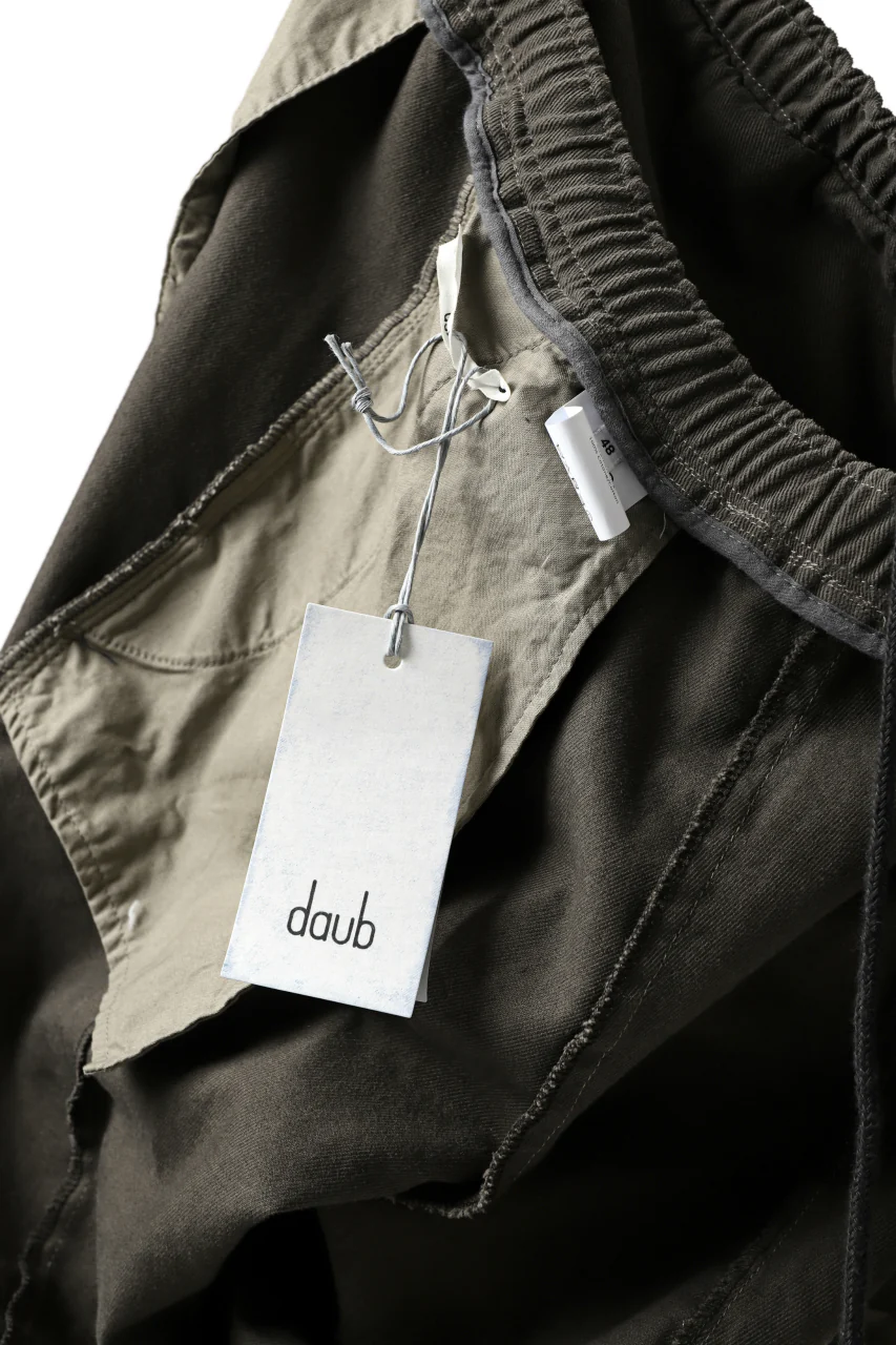 daub CENTRAL SEAM BUTTONS CLOSURE PANTS / SOFT COTTON TWILL (KHAKI GREY) - Image 15