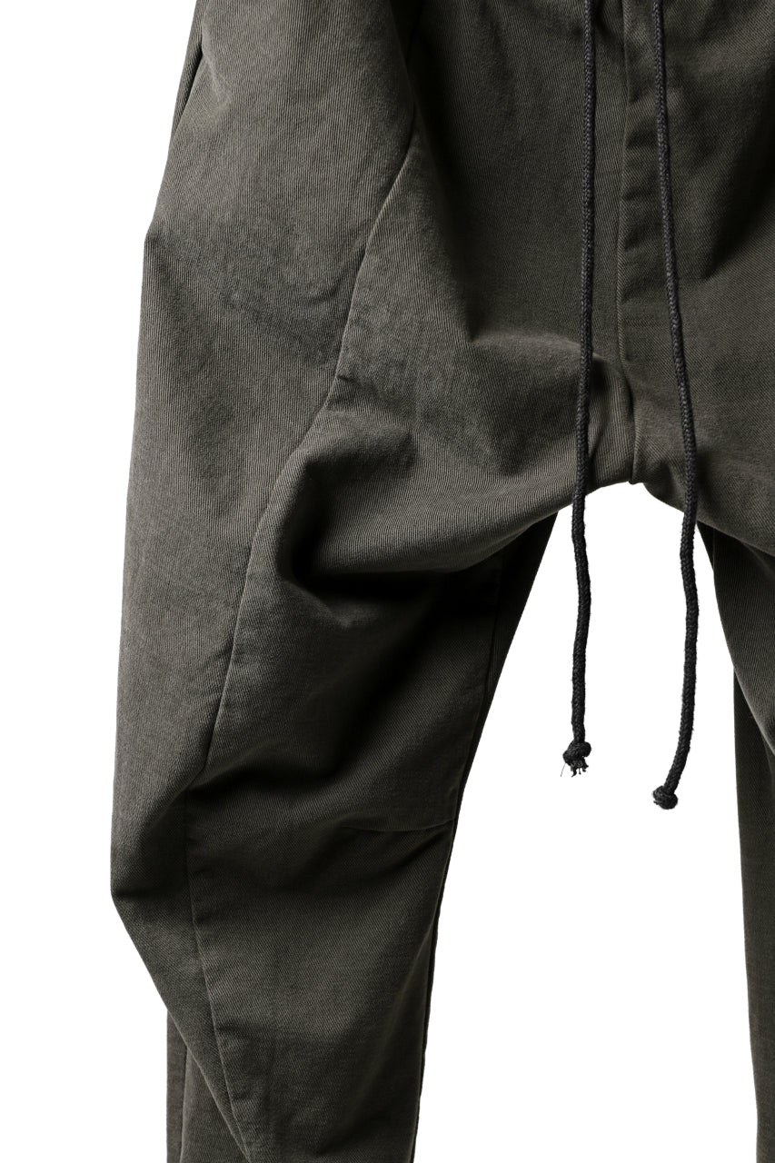 daub CENTRAL SEAM BUTTONS CLOSURE PANTS / SOFT COTTON TWILL (KHAKI GREY) - Image 6