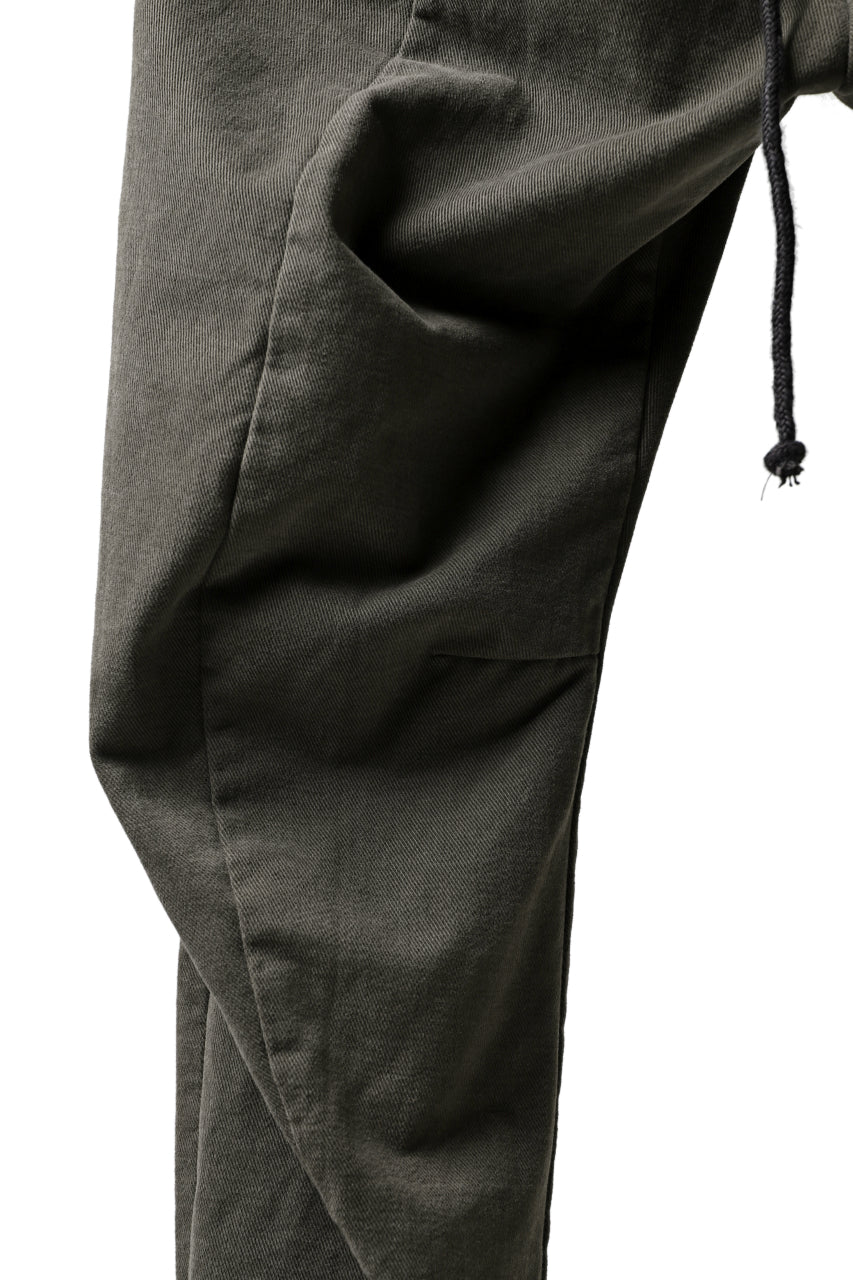 daub CENTRAL SEAM BUTTONS CLOSURE PANTS / SOFT COTTON TWILL (KHAKI GREY) - Image 7