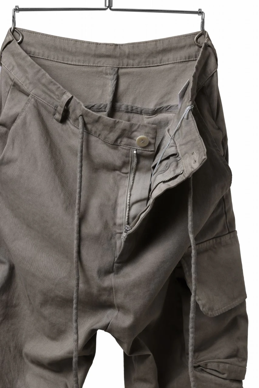 daub DYEING EASY CARGO GATHER PANTS / STRETCH DRILL PEACH HAND (TAUPE GREY) - Image 10