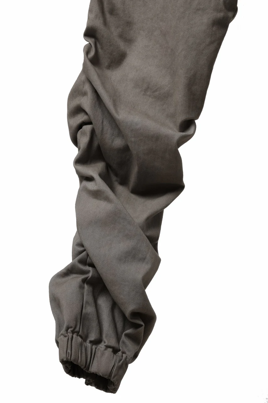 daub DYEING EASY CARGO GATHER PANTS / STRETCH DRILL PEACH HAND (TAUPE GREY) - Image 13