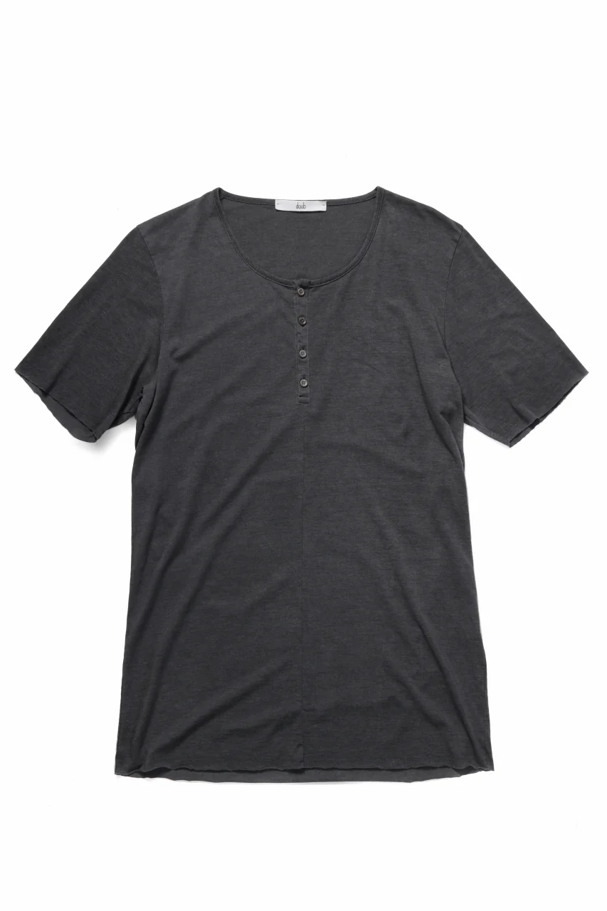 daub HENLEY NECK T-SHIRT WITH CENTRAL SEAM / DYED LIGHT JERSEY (OFF BLACK) - Image 2
