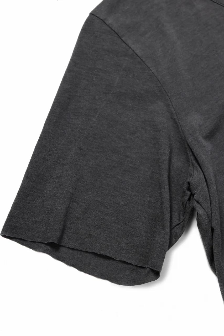 daub HENLEY NECK T-SHIRT WITH CENTRAL SEAM / DYED LIGHT JERSEY (OFF BLACK) - Image 8