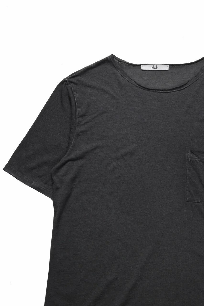 daub SIDE PANEL OVER T-SHIRT WITH POCKET / DYED LIGHT JERSEY (OFF BLACK) - Image 7
