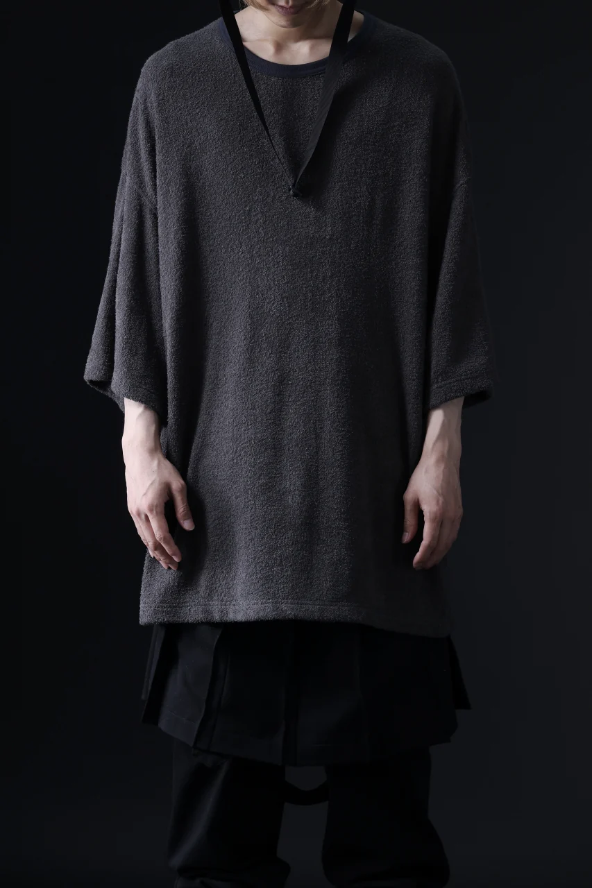 DEFORMATER.® OVER SIZED TOPS / DOUBLE SIDED SOFT PILE (CHARCOAL) - Image 2