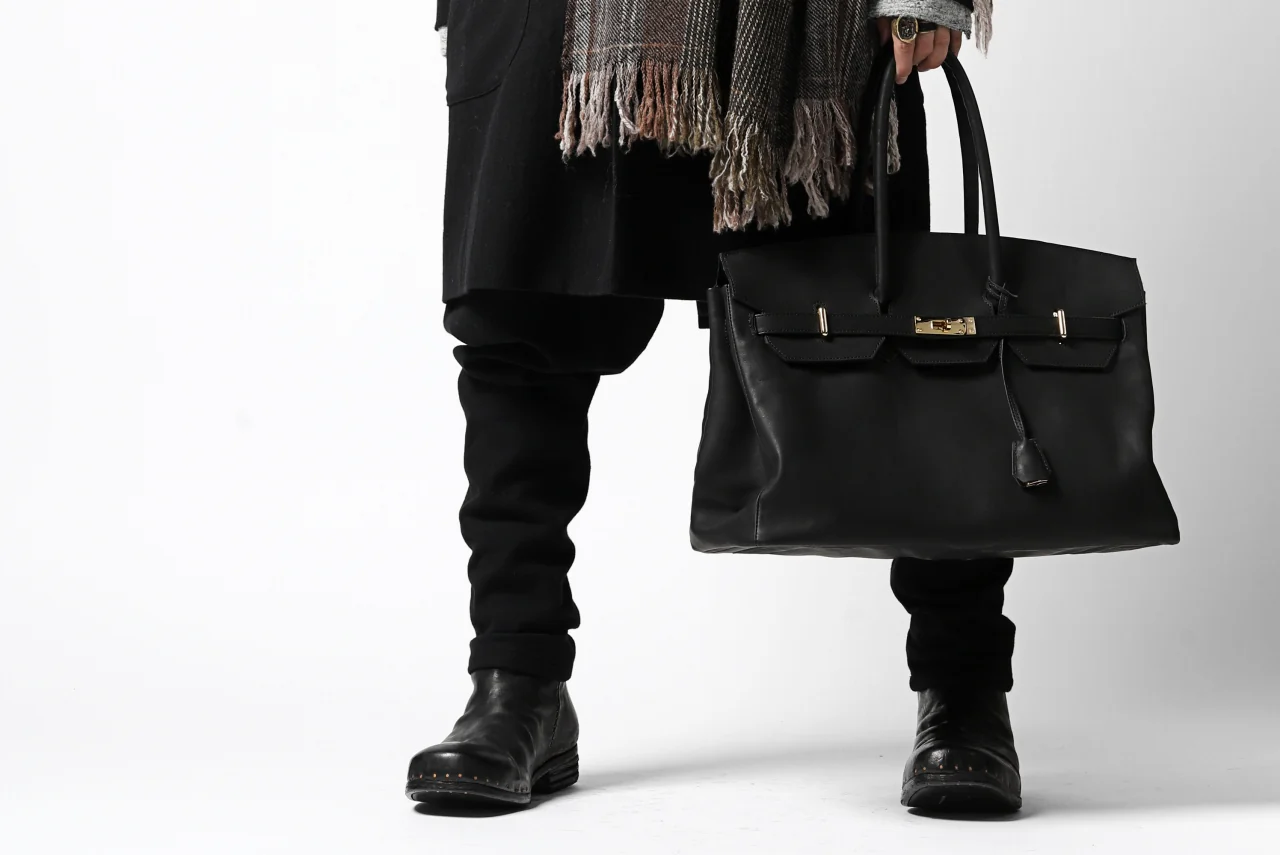 DEFORMATER.® TRAVEL BAG / SMOOTH COWHIDE (BLACK / GOLD PARTS) - Image 30