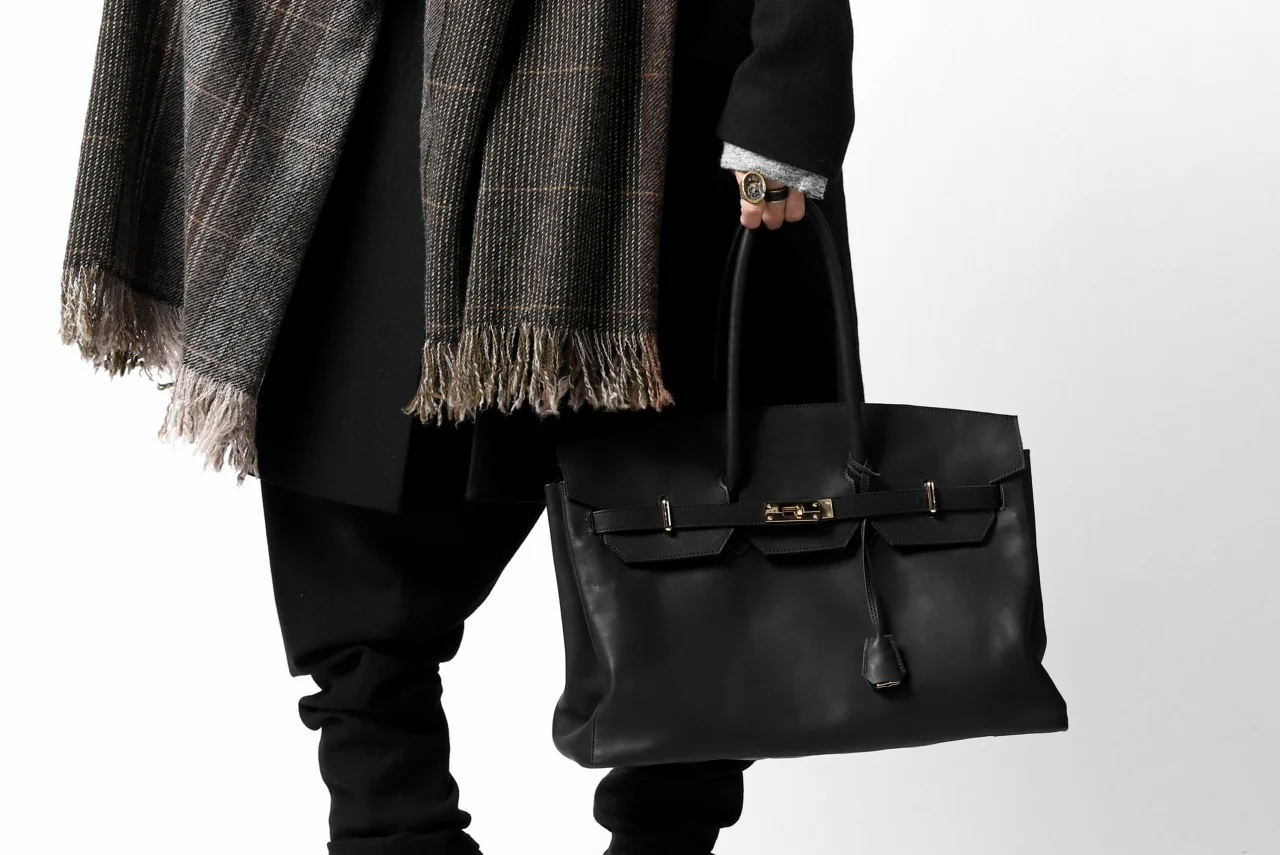 DEFORMATER.® TRAVEL BAG / SMOOTH COWHIDE (BLACK / GOLD PARTS) - Image 31