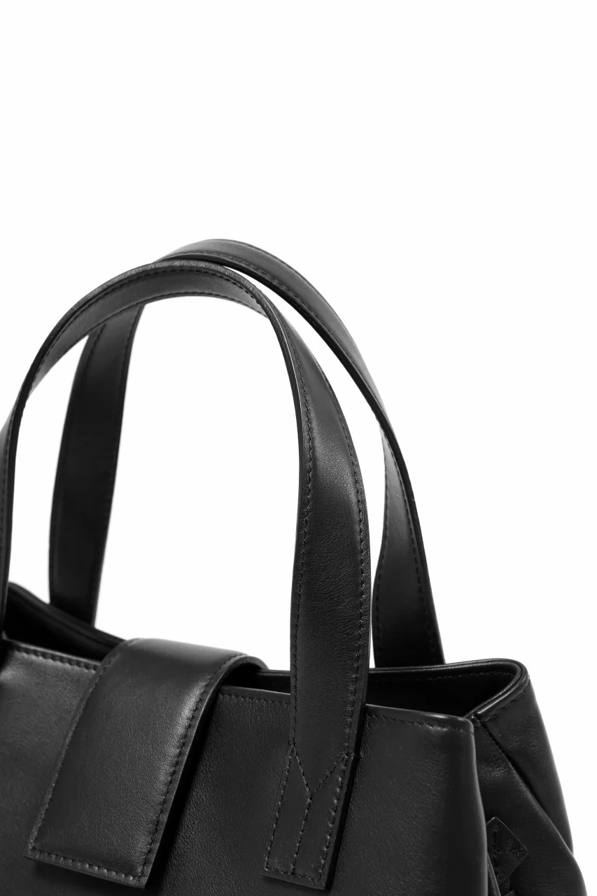 discord Yohji Yamamoto Gusset Diaphragm Tote Bag (M) / Smooth Cow Leather (BLACK) - Image 14