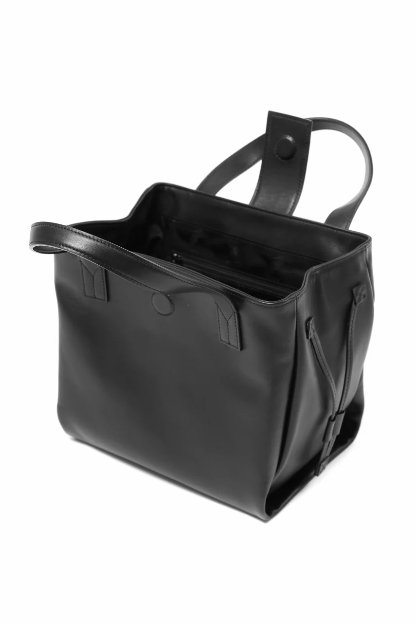 discord Yohji Yamamoto Gusset Diaphragm Tote Bag (M) / Smooth Cow Leather (BLACK) - Image 9