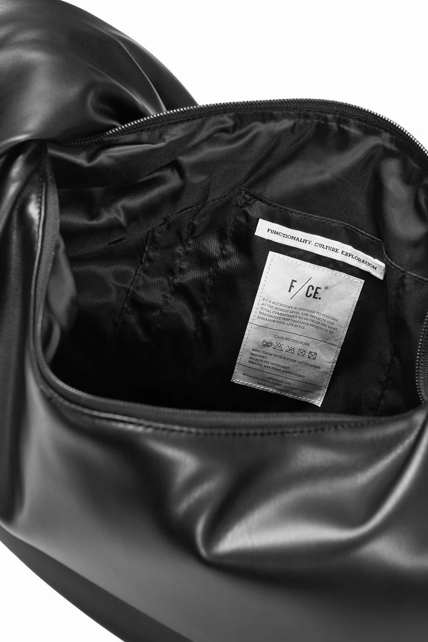 F/CE. BIG SHOULDER TOTE / TECH LEATHER (BLACK) - Image 11