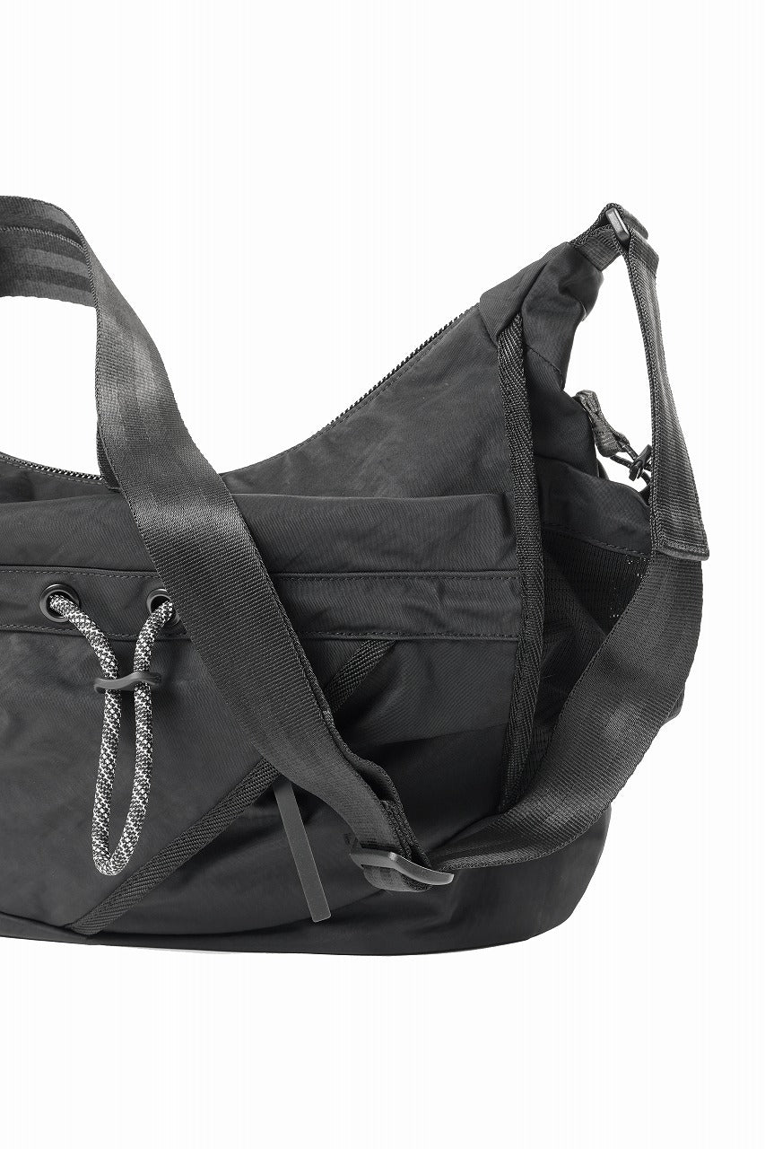 F/CE. TEXTURED TWILL 2 WAY SHOULDER TOTE (BLACK) - Image 14