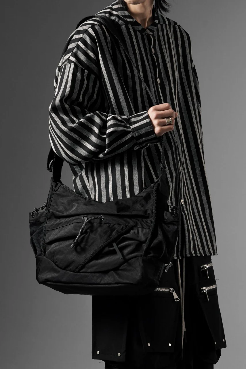 F/CE. TEXTURED TWILL 2 WAY SHOULDER TOTE (BLACK) - Image 13