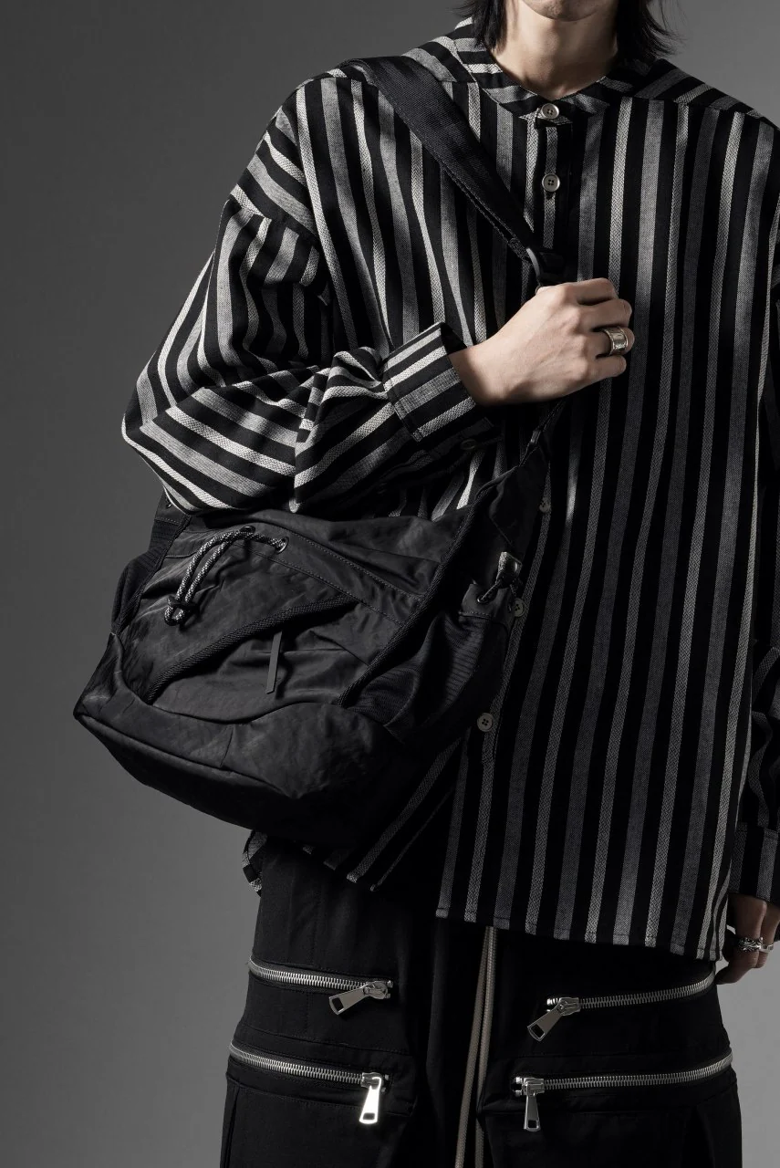 F/CE. TEXTURED TWILL 2 WAY SHOULDER TOTE (BLACK) - Image 2