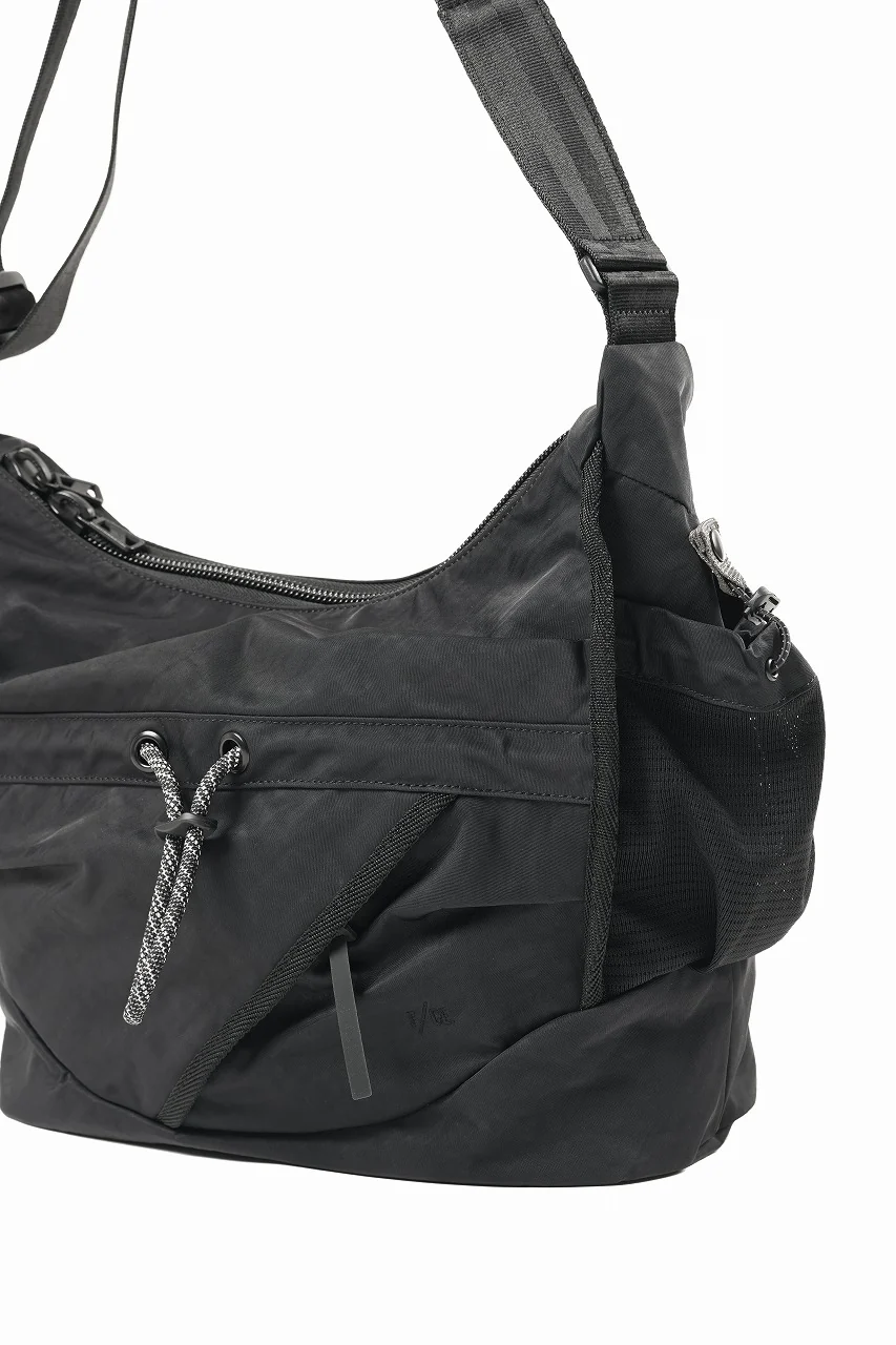 F/CE. TEXTURED TWILL 2 WAY SHOULDER TOTE (BLACK) - Image 10