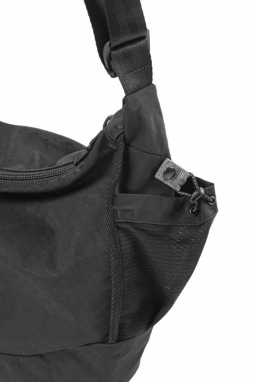 F/CE. TEXTURED TWILL 2 WAY SHOULDER TOTE (BLACK) - Image 13