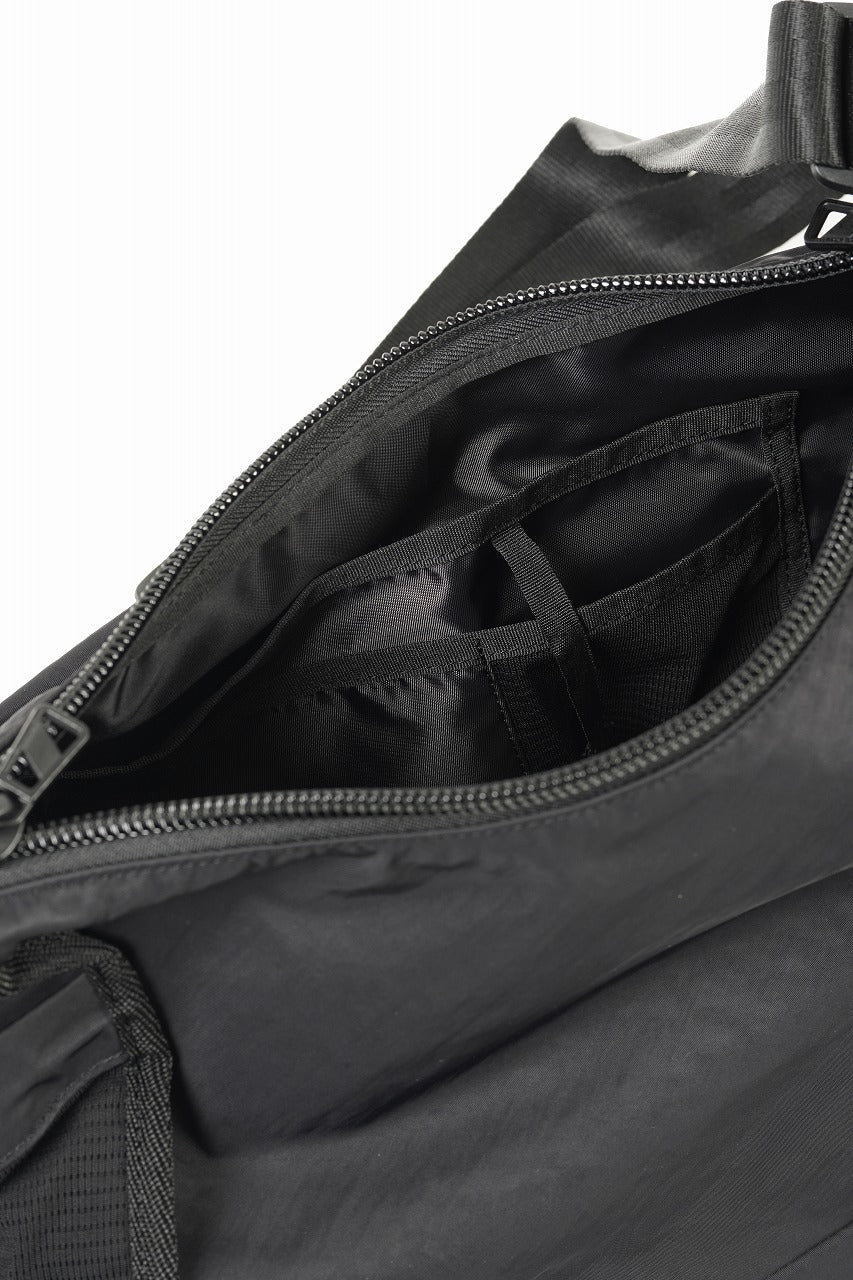 F/CE. TEXTURED TWILL 2 WAY SHOULDER TOTE (BLACK) - Image 16