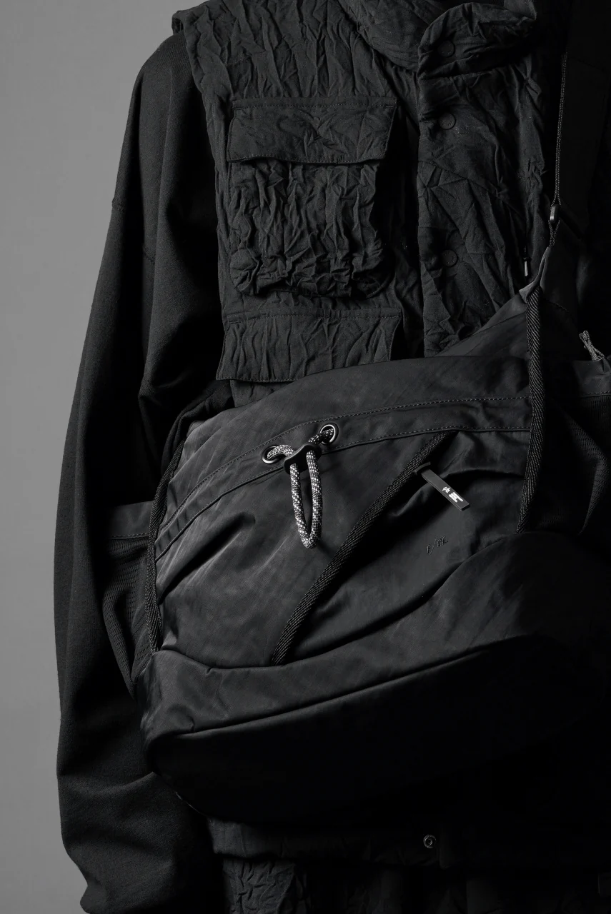 F/CE. TEXTURED TWILL 2 WAY SHOULDER TOTE (BLACK) - Image 18