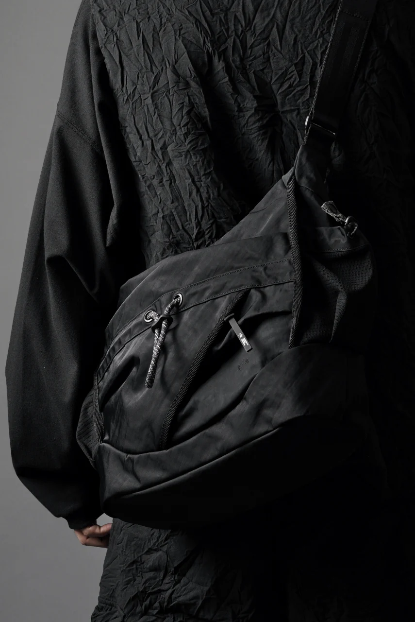 F/CE. TEXTURED TWILL 2 WAY SHOULDER TOTE (BLACK) - Image 21