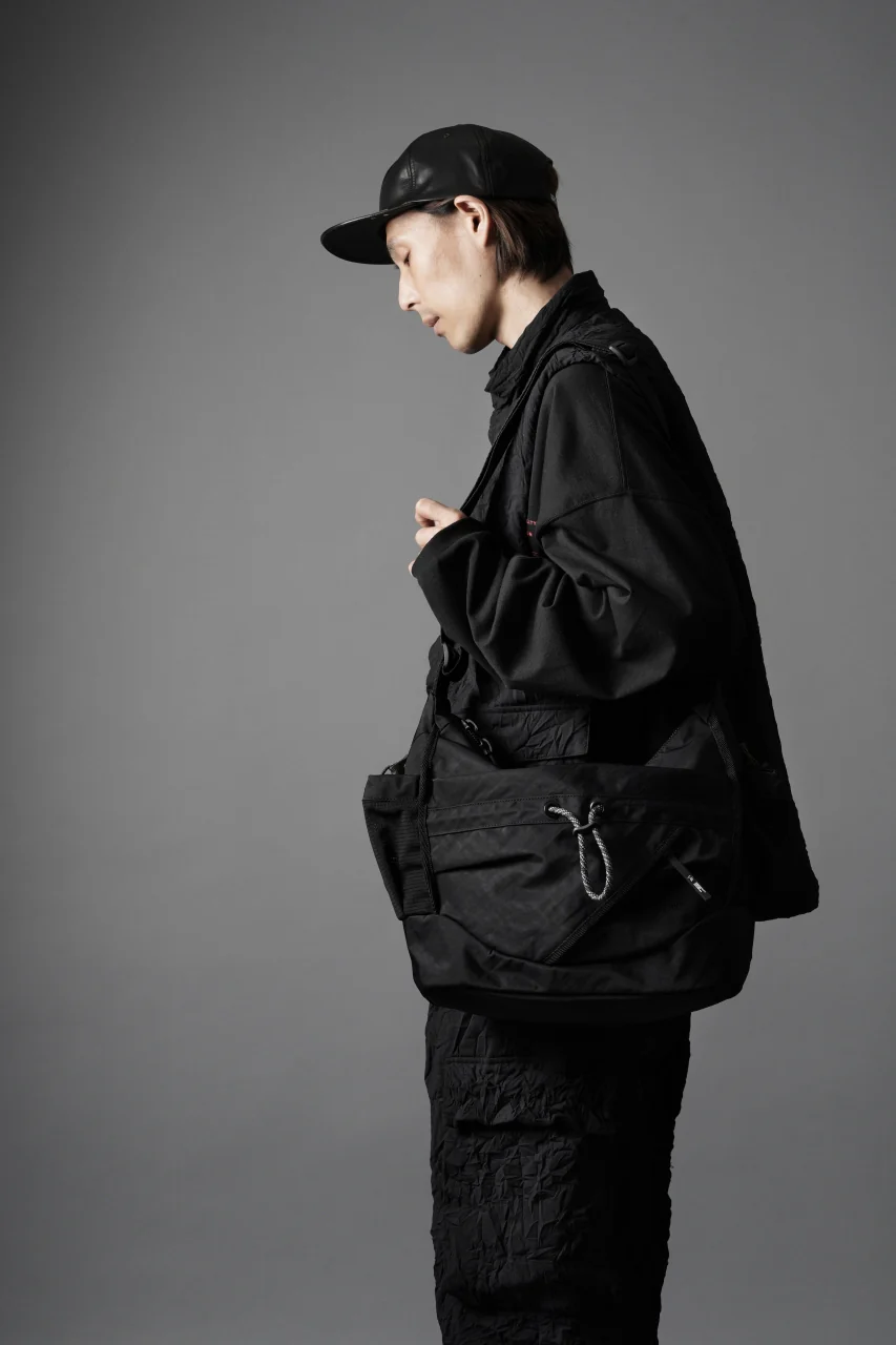 F/CE. TEXTURED TWILL 2 WAY SHOULDER TOTE (BLACK) - Image 23
