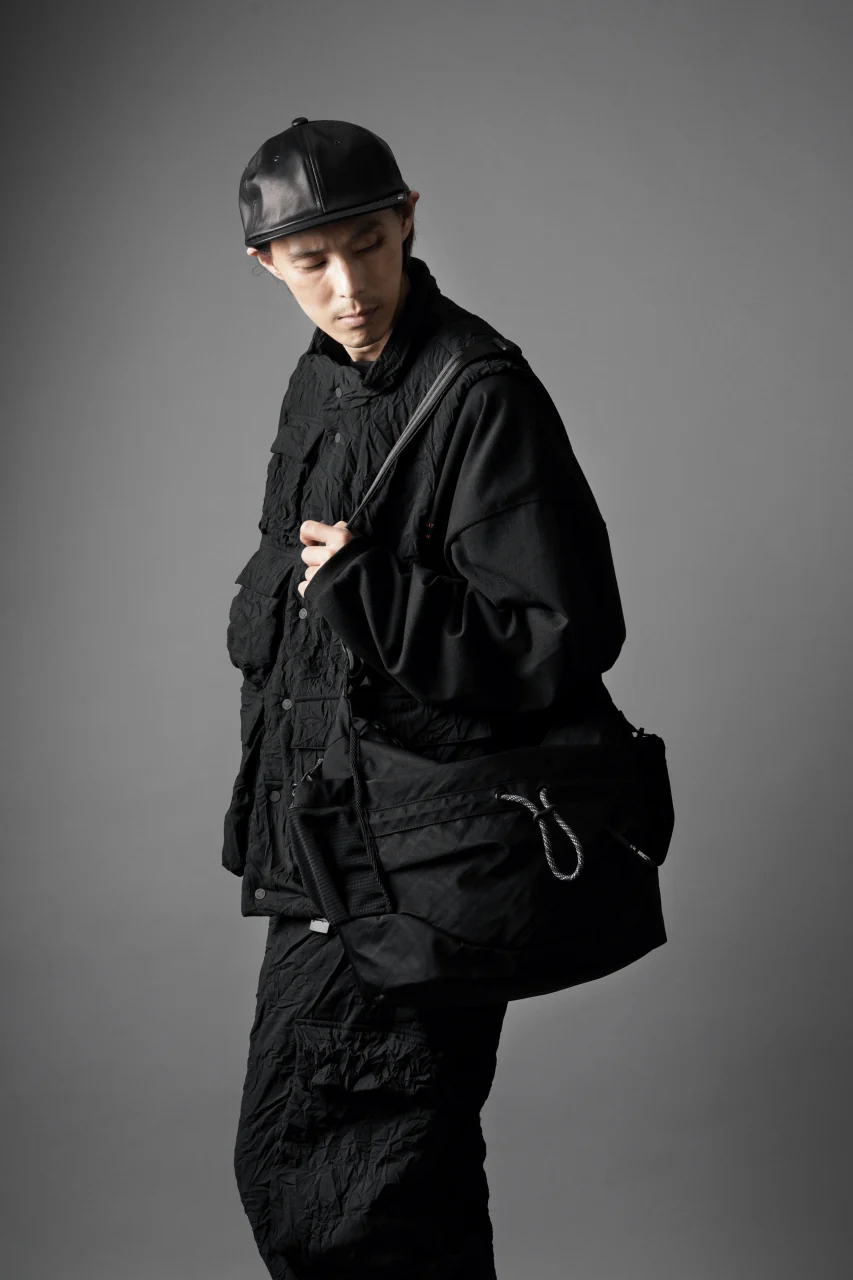 F/CE. TEXTURED TWILL 2 WAY SHOULDER TOTE (BLACK) - Image 24