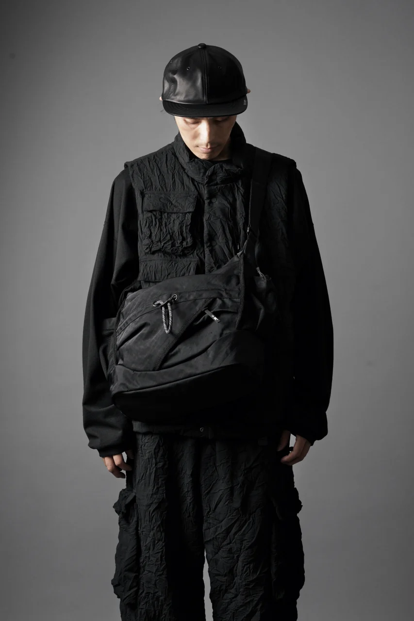 F/CE. TEXTURED TWILL 2 WAY SHOULDER TOTE (BLACK) - Image 25