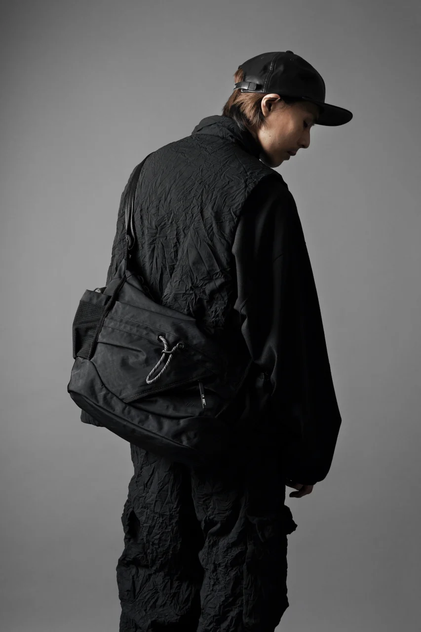 F/CE. TEXTURED TWILL 2 WAY SHOULDER TOTE (BLACK) - Image 30