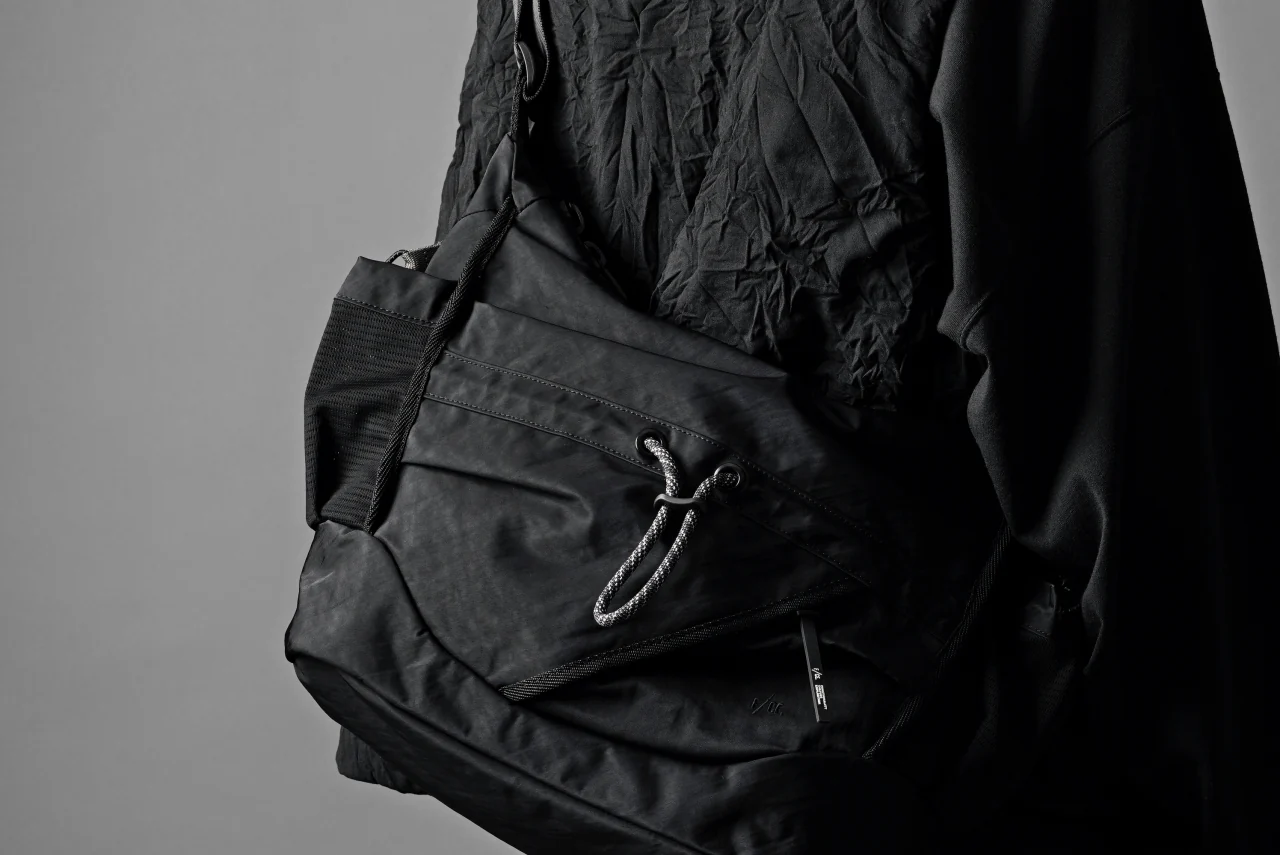 F/CE. TEXTURED TWILL 2 WAY SHOULDER TOTE (BLACK) - Image 31