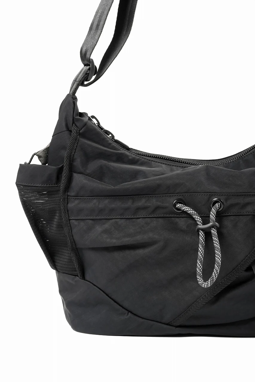 F/CE. TEXTURED TWILL 2 WAY SHOULDER TOTE (BLACK) - Image 8