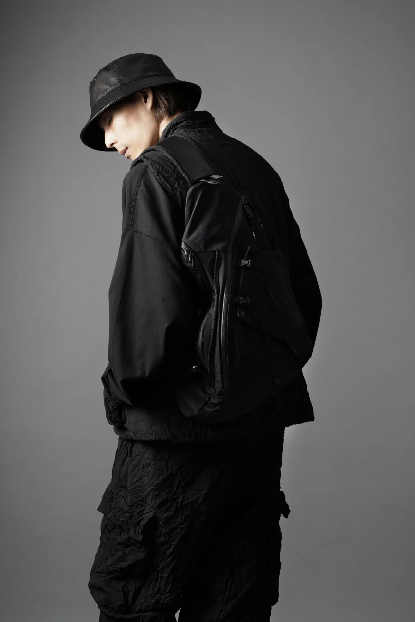 F/CE. TEXTURED TWILL 3 POINTS SLINGER BAG (BLACK) - Image 22
