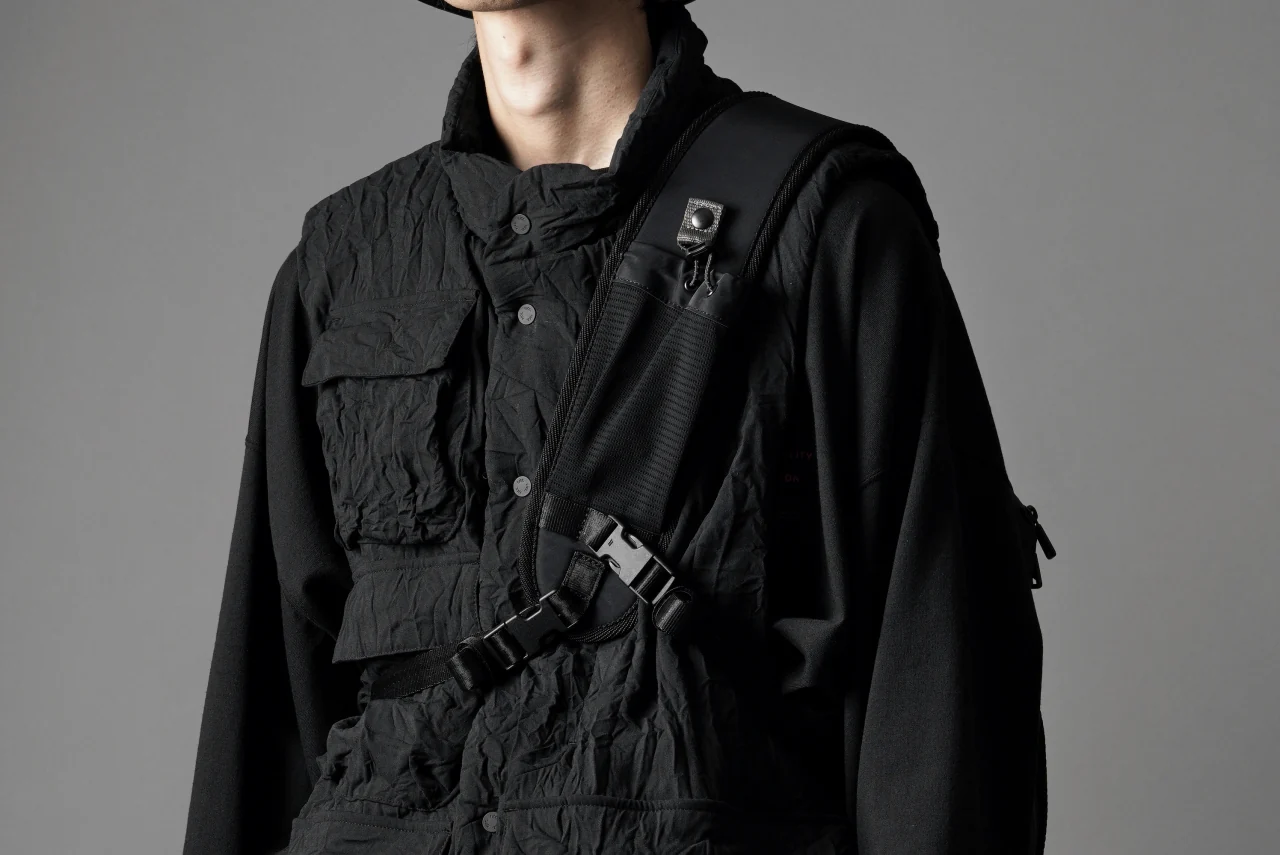 F/CE. TEXTURED TWILL 3 POINTS SLINGER BAG (BLACK) - Image 23