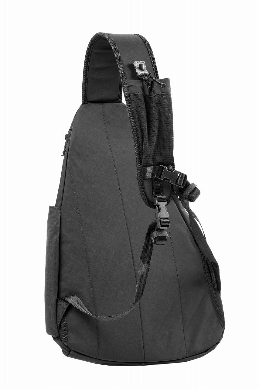 F/CE. TEXTURED TWILL 3 POINTS SLINGER BAG (BLACK) - Image 6