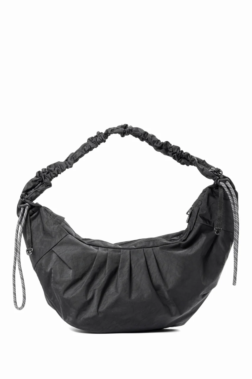 F/CE. TEXTURED TWILL BODY BAG (BLACK)