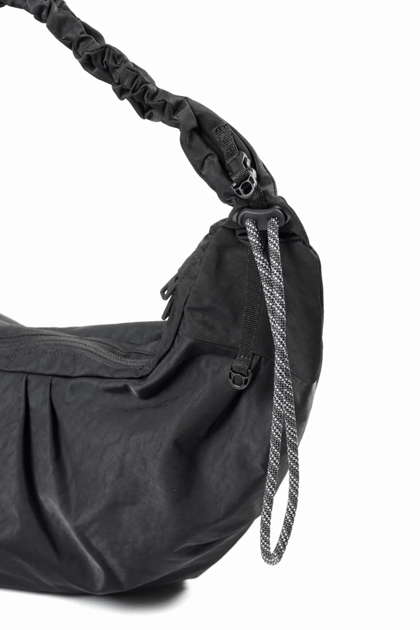 F/CE. TEXTURED TWILL BODY BAG (BLACK) - Image 8