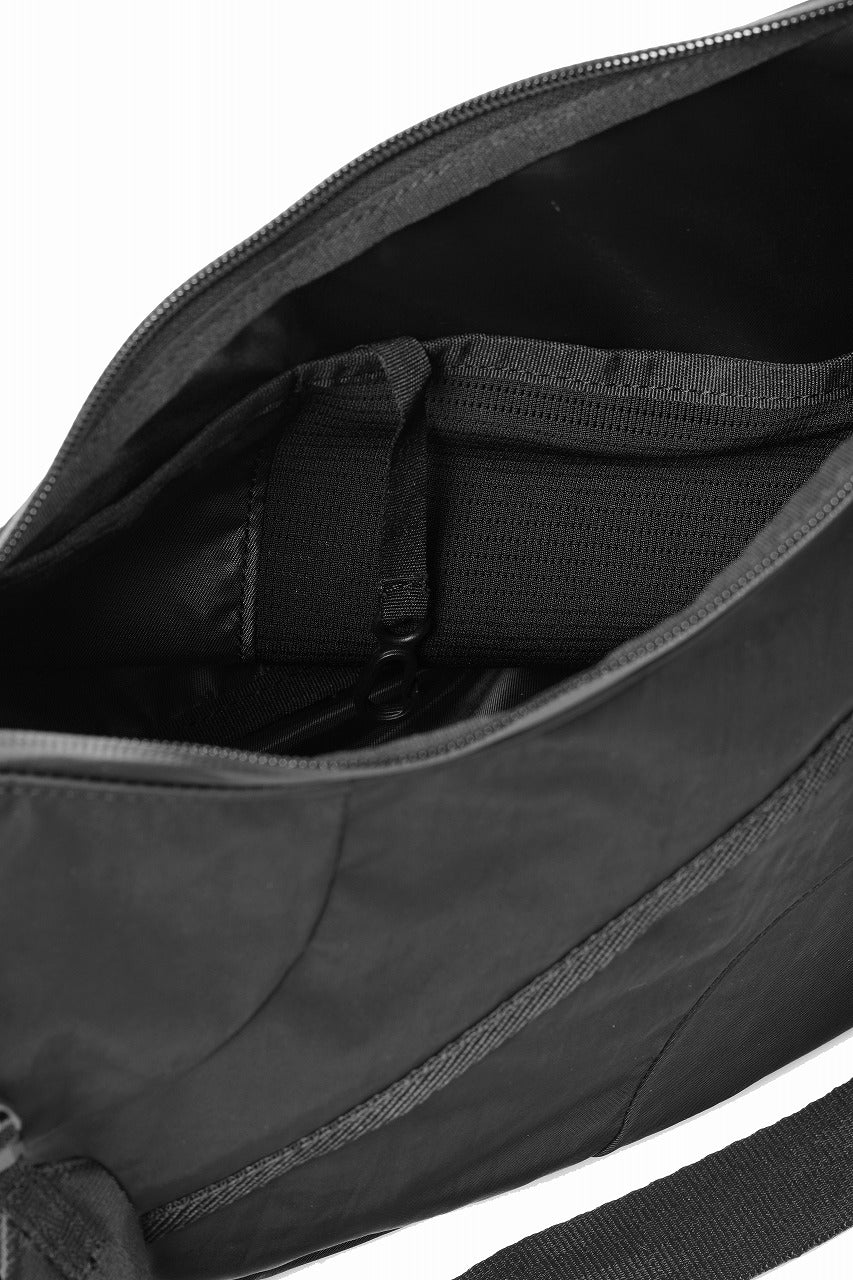 F/CE. TEXTURED TWILL HORN MINI SHOULDER BAG (BLACK) - Image 14