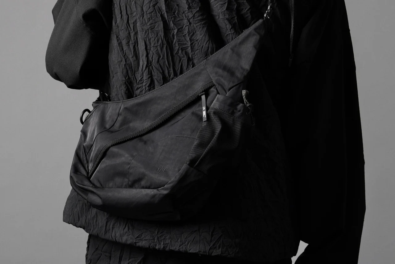 F/CE. TEXTURED TWILL HORN MINI SHOULDER BAG (BLACK) - Image 25