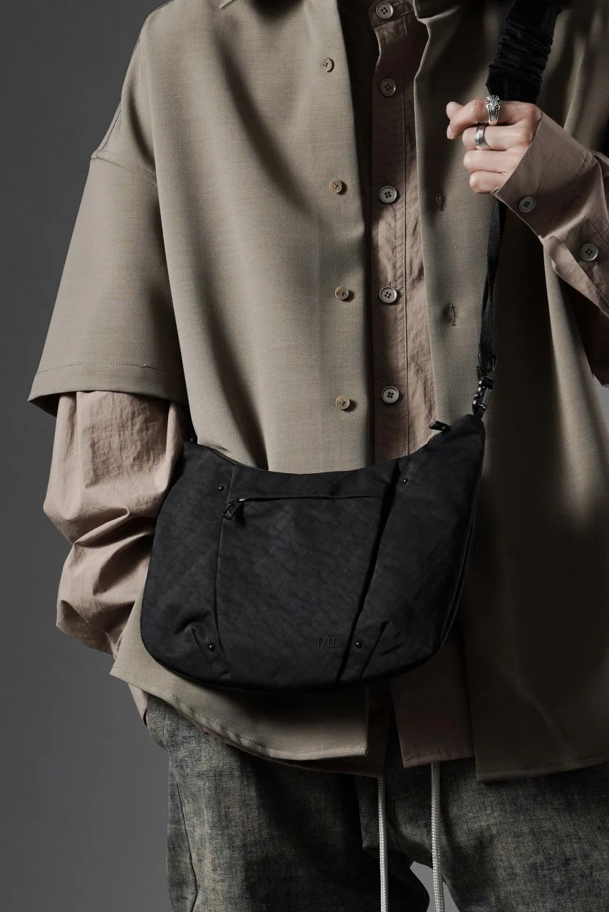 F/CE. TEXTURED TWILL POUCH (BLACK) - Image 2