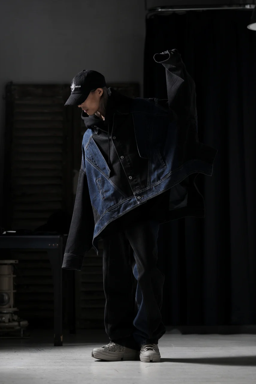 Feng Chen Wang DECONSTRUCTED DENIM JACKET (BLACK/NAVY) - Image 25