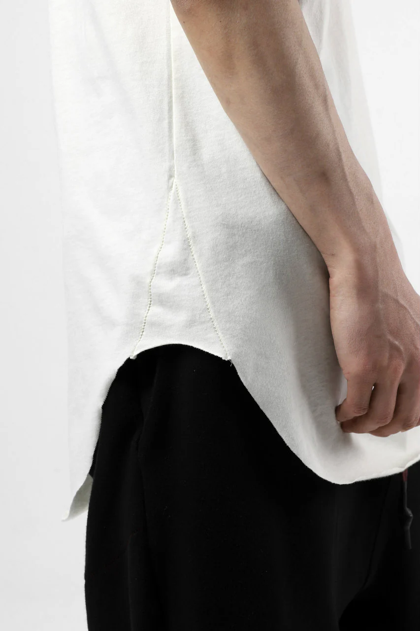 FIRST AID TO THE INJURED POST T-SHIRT / SINGLE JERSEY (SNOW) - Image 17